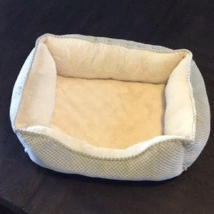 BNWOT Orthopaedic Cat (or small dog) Bed